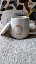 Load image into Gallery viewer, Thermostatic Porcelain Coffee/ Tea Mug with USB Charging
